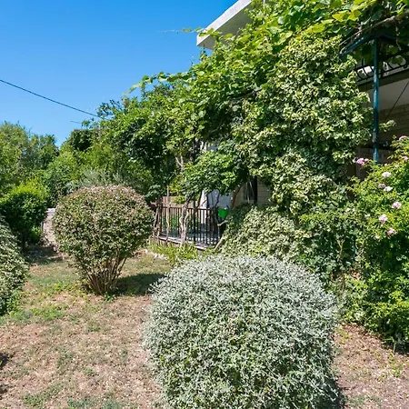 Апартаменты With Parking Space Kastel Stafilic, - 20802 Каштела