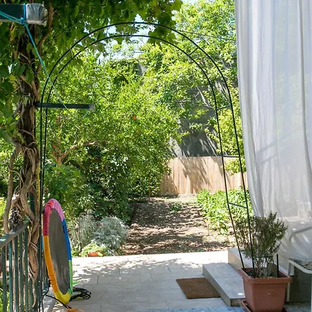 Апартаменты With Parking Space Kastel Stafilic, - 20802 Каштела